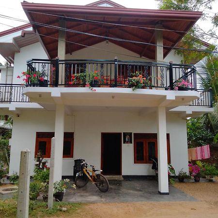 Villa Chaya Hikkaduwa Buitenkant foto